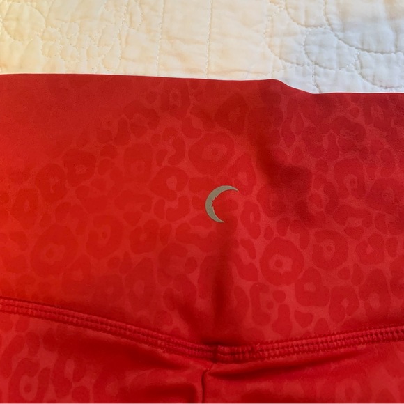 Zyia active 12 red leopard scrunch butt leggings - Picture 5 of 6